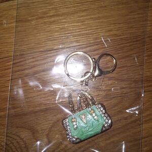Elegant Green and Gold Keychain Accessory